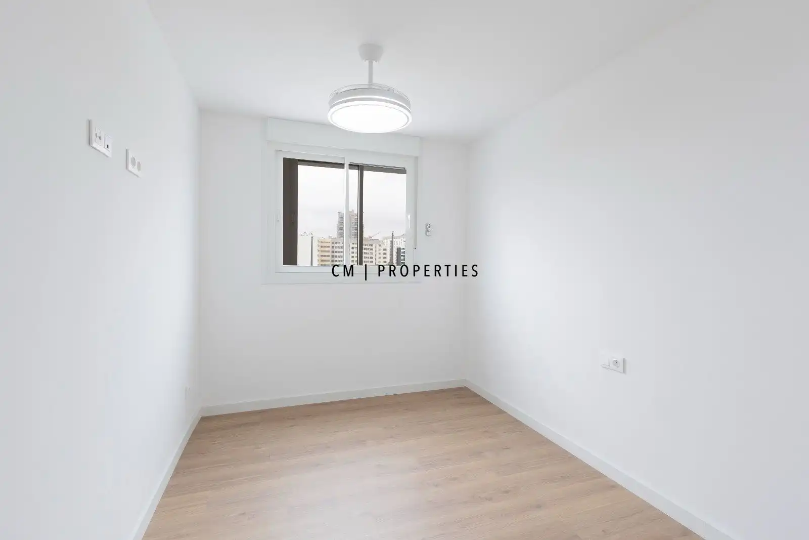 Schlafzimmer von Wohnung zur Miete in Valencia mit Terrasse, Abstellraum und Schwimmbad