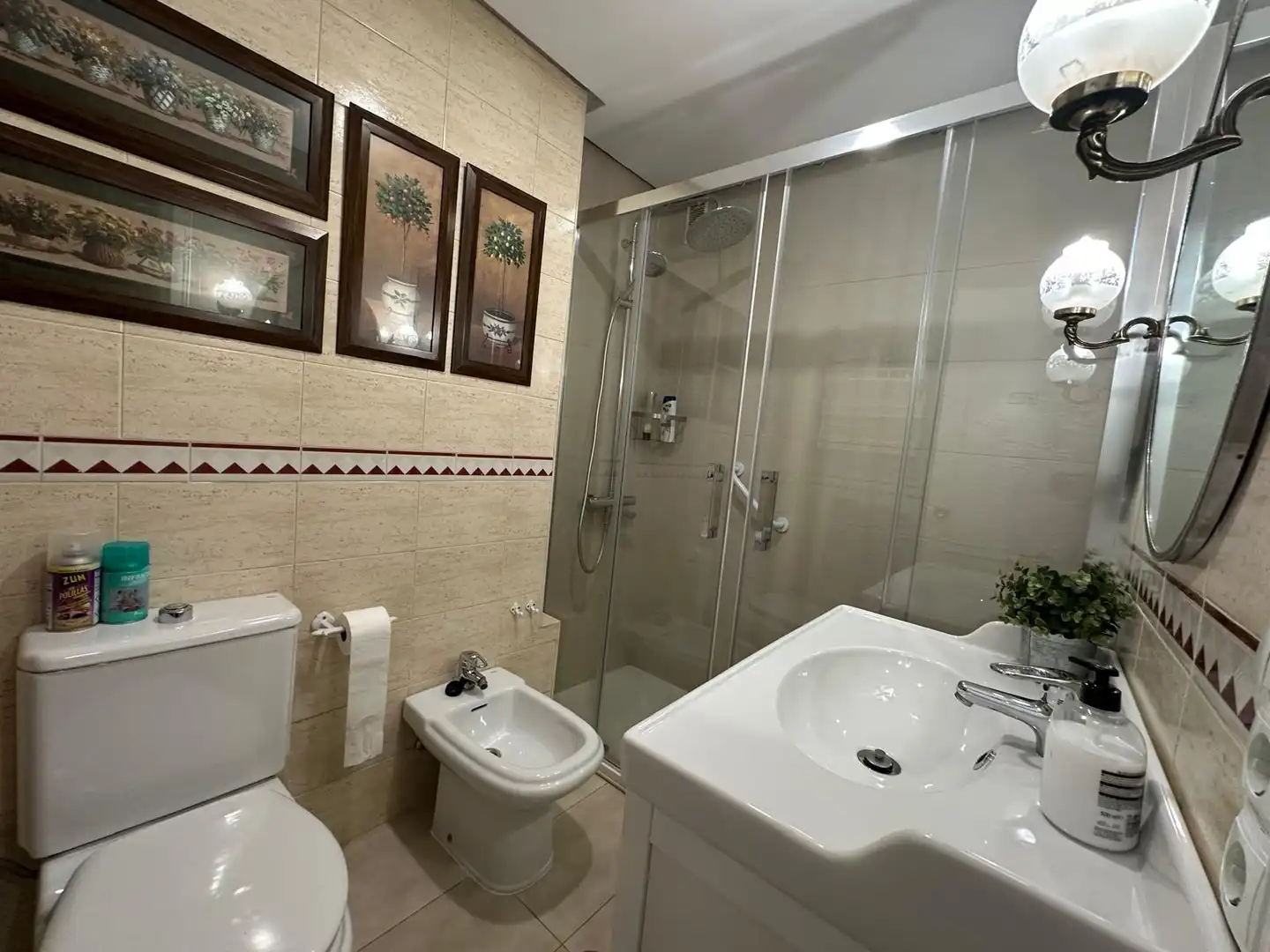 Bathroom of Flat for sale in Madrid  with Parquet flooring, Terrace and Storage room