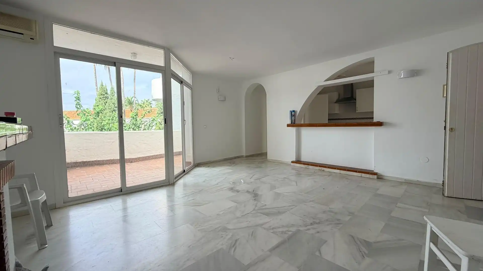 Apartamento con piscina en venta en Calahonda, imagen 2