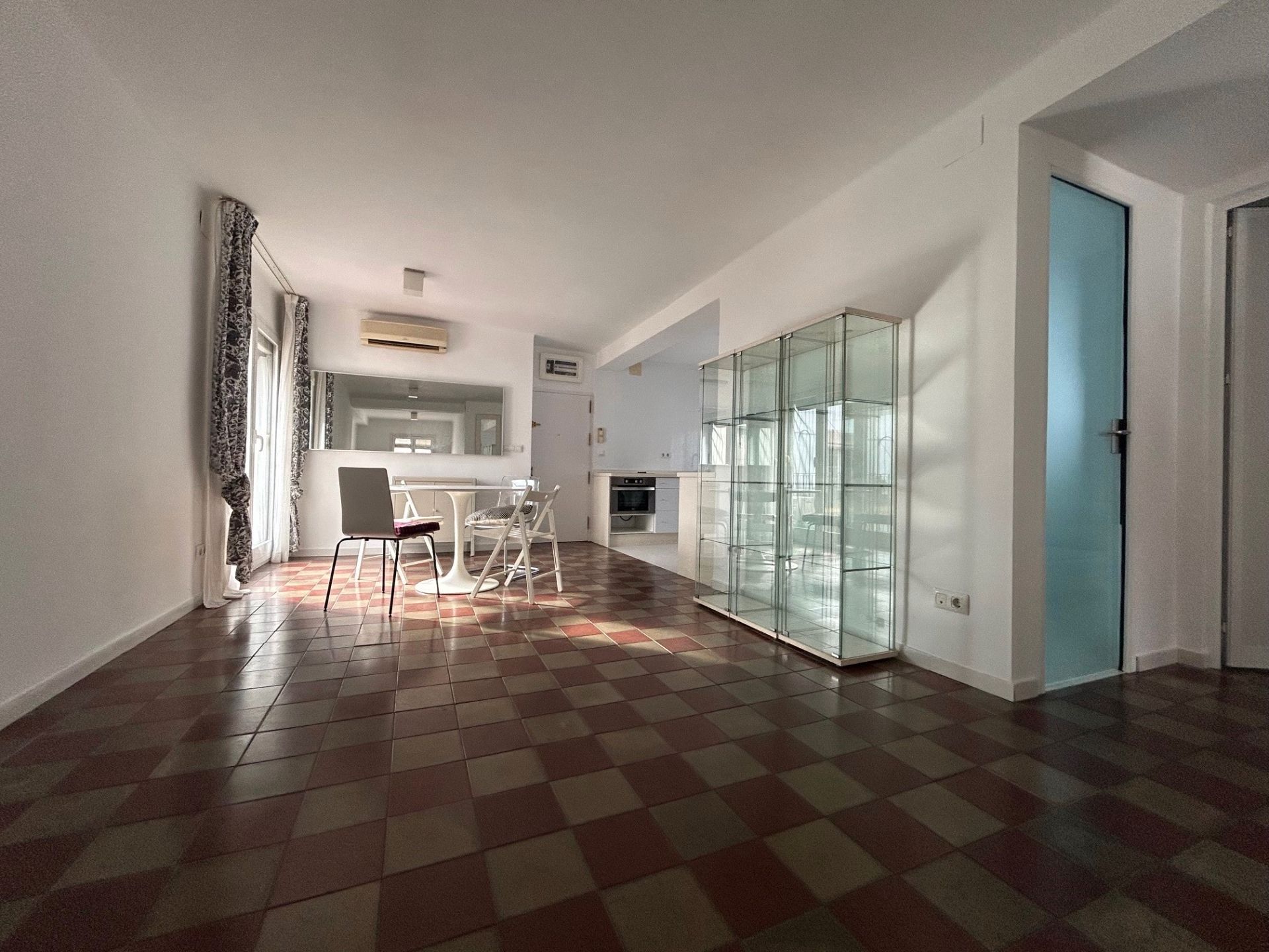 Menjador de Pis de lloguer en  Sevilla Capital amb Aire condicionat, Calefacció i Moblat