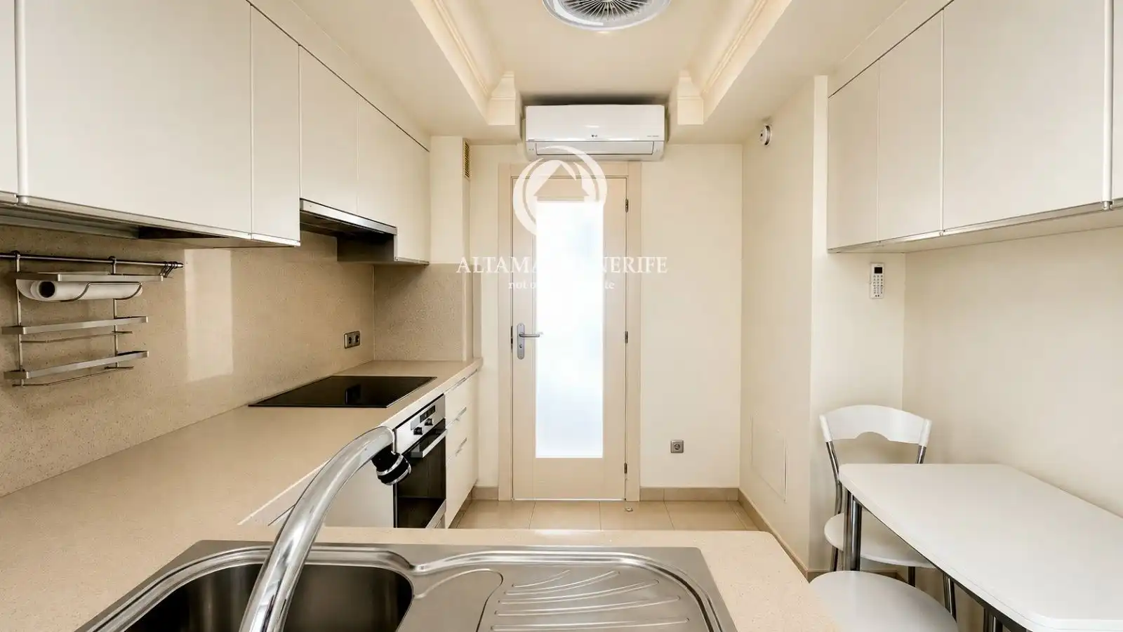 Cuina de Apartament en venda en Santa Cruz de Tenerife amb Aire condicionat i Traster