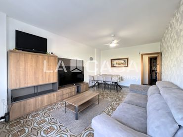 Piso con balcón en venta en Salut - Lloreda