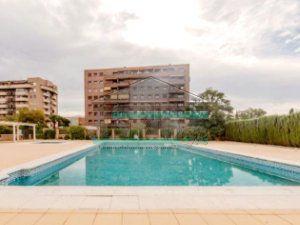 Piscina de Pis en venda en  Granada Capital amb Aire condicionat i Balcó