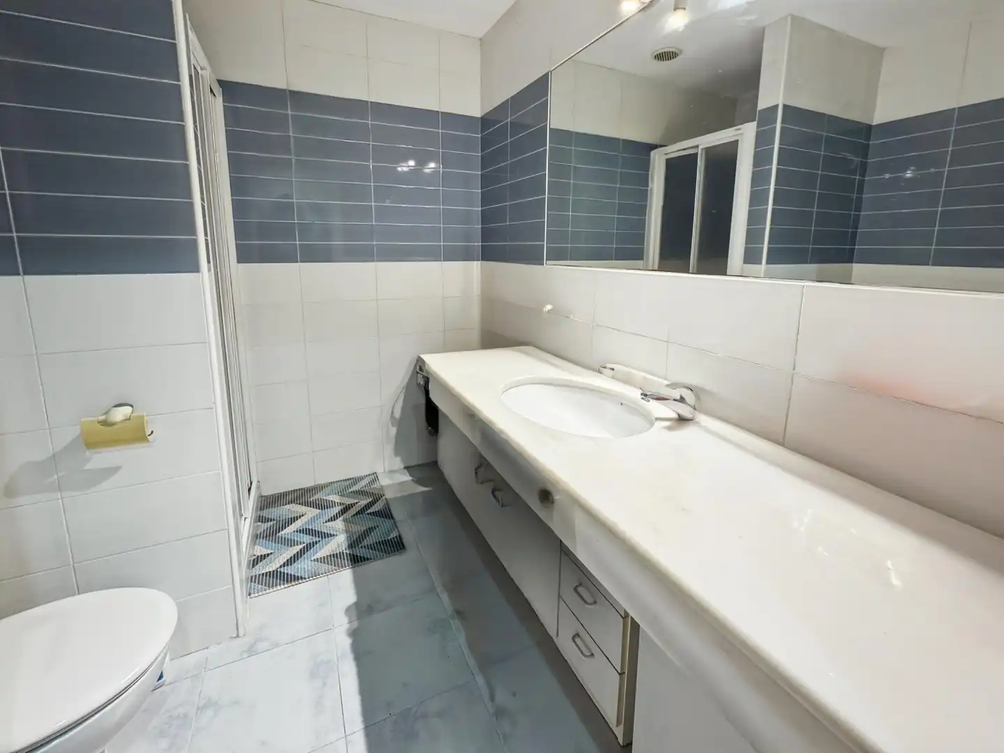 Baño de Apartamento en venta en Benidorm con Calefacción y Terraza