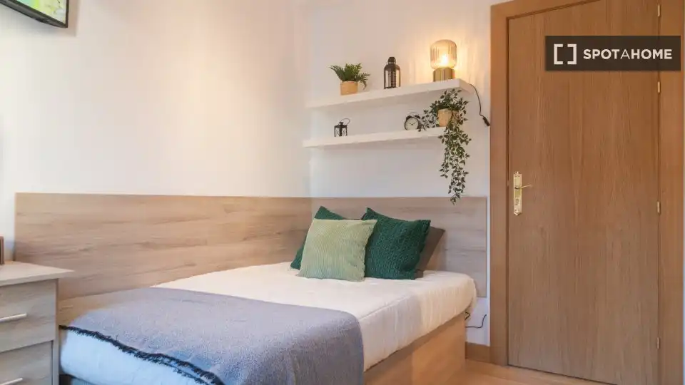 Bedroom of Flat for rent in Madrid  with Air Conditioner, Heating and Furnished