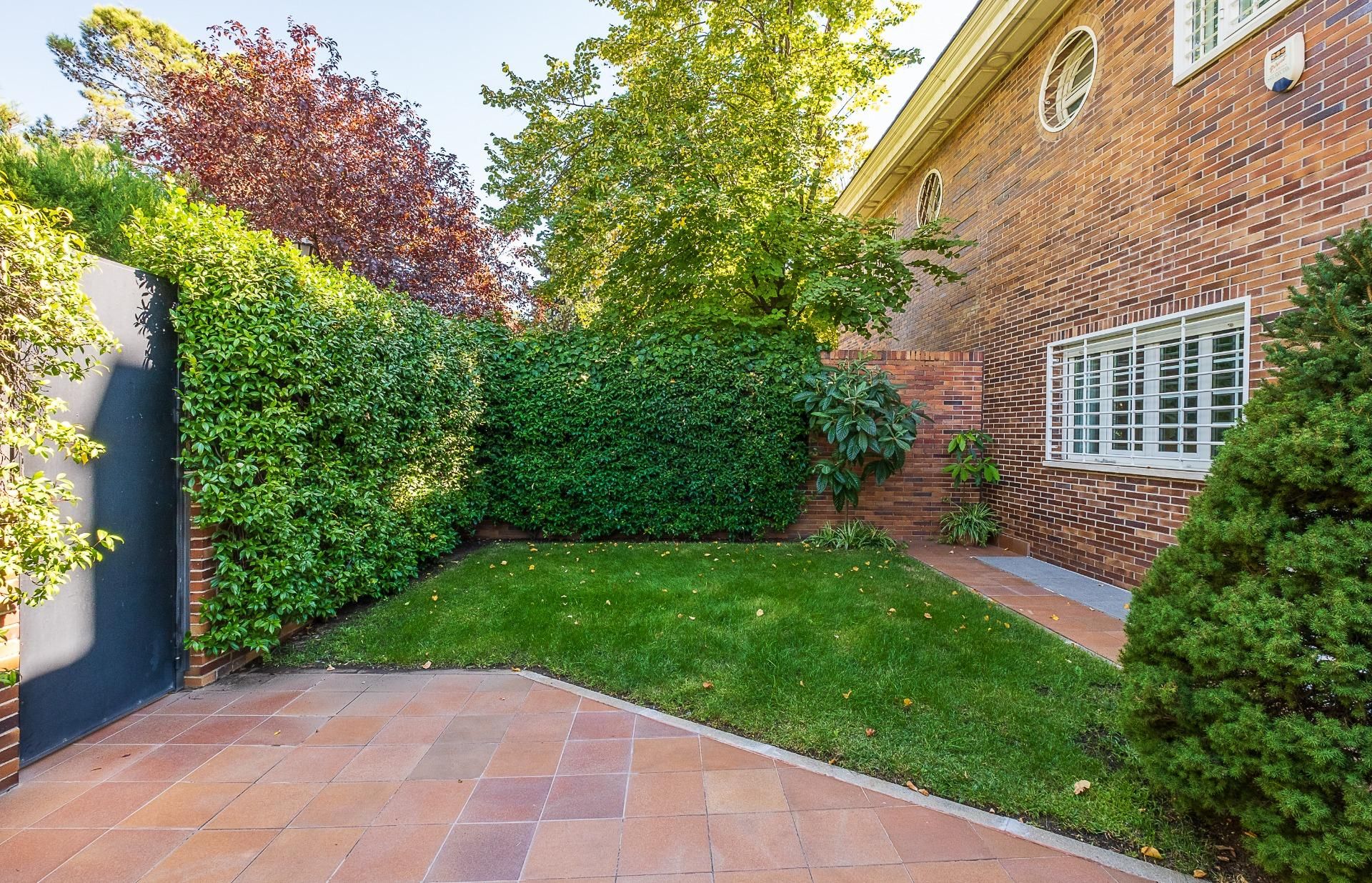 Garden of Single-family semi-detached for sale in  Madrid Capital  with Air Conditioner, Heating and Private garden