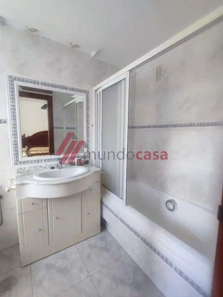Badezimmer von Wohnung zur Miete in Ferrol mit Heizung, Parkett und Terrasse