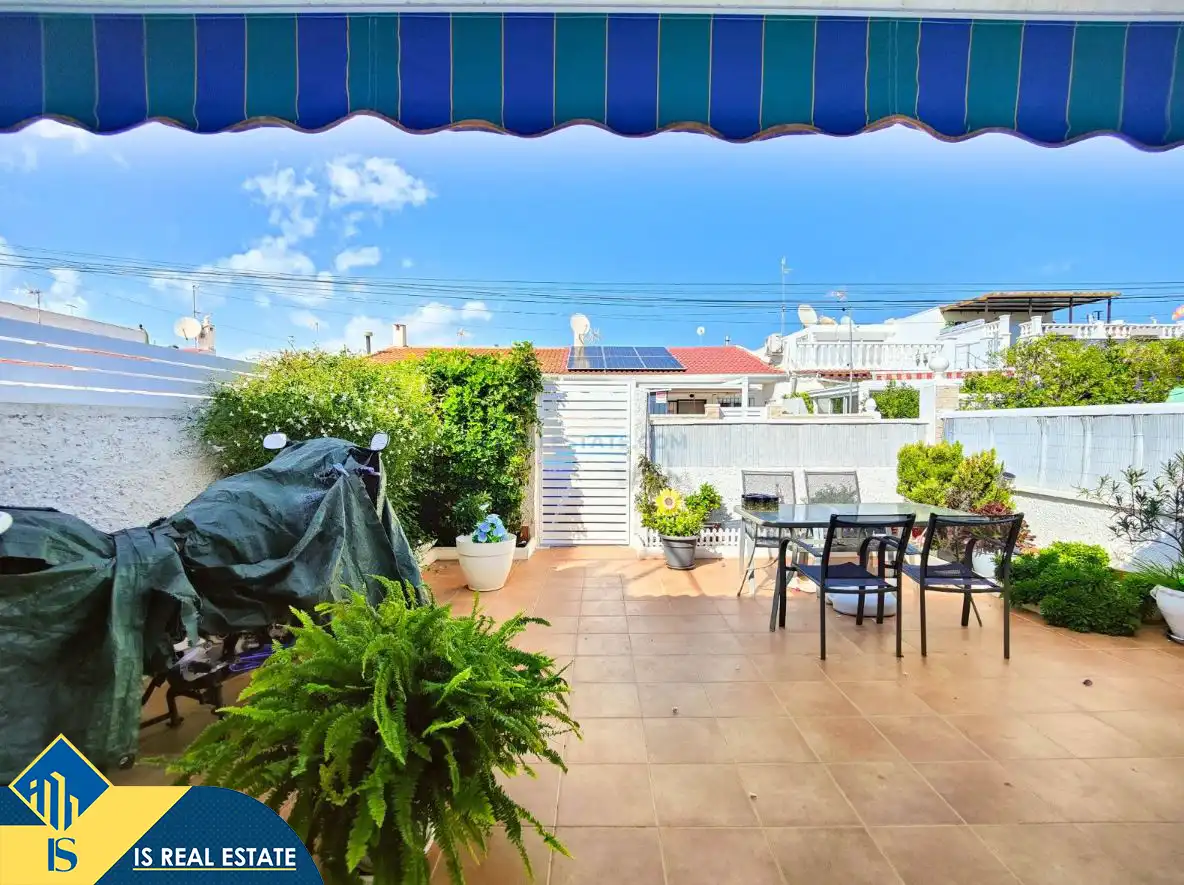 Terraza de Casa adosada en venta en Torrevieja con Aire acondicionado, Calefacción y Jardín privado