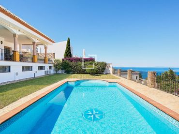 Villa mit Pool zum Verkauf in La Herradura