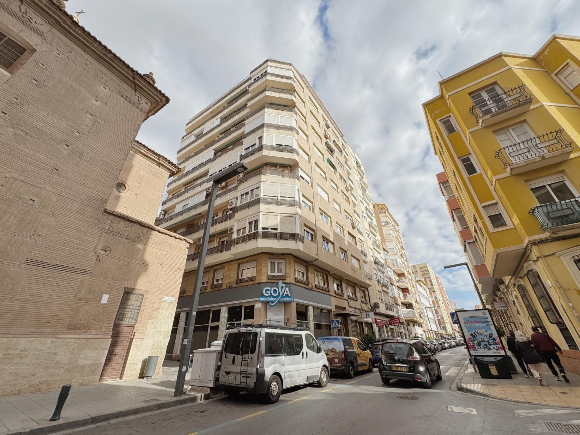 Vista exterior de Pis en venda en  Almería Capital amb Aire condicionat, Terrassa i Balcó