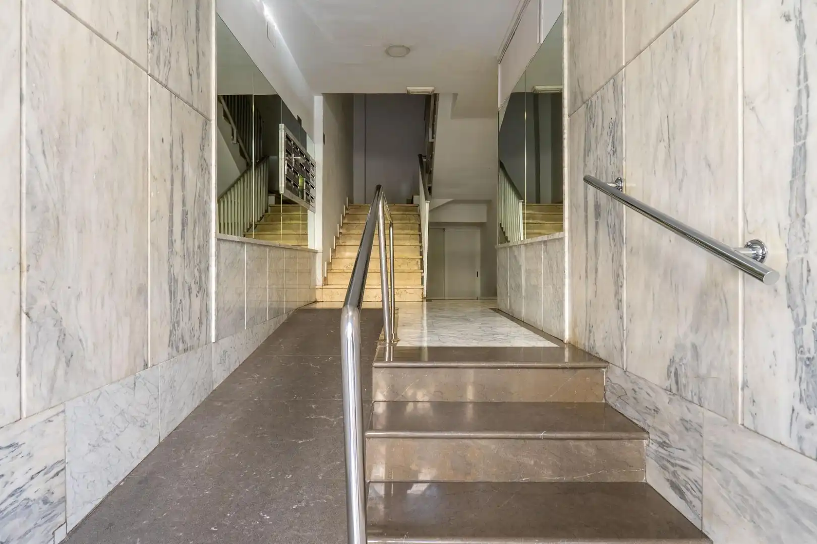 Flat for sale in Granada  with Air Conditioner and Heating