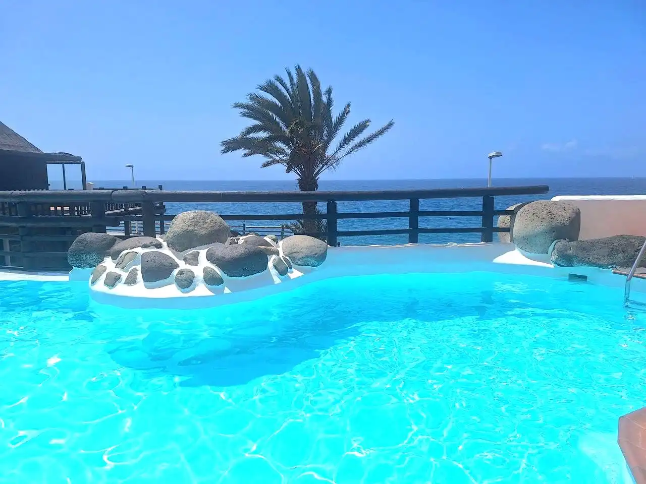 Schwimmbecken von Erdgeschoss zum Verkauf in San Bartolomé de Tirajana mit Klimaanlage, Terrasse und Möbliert