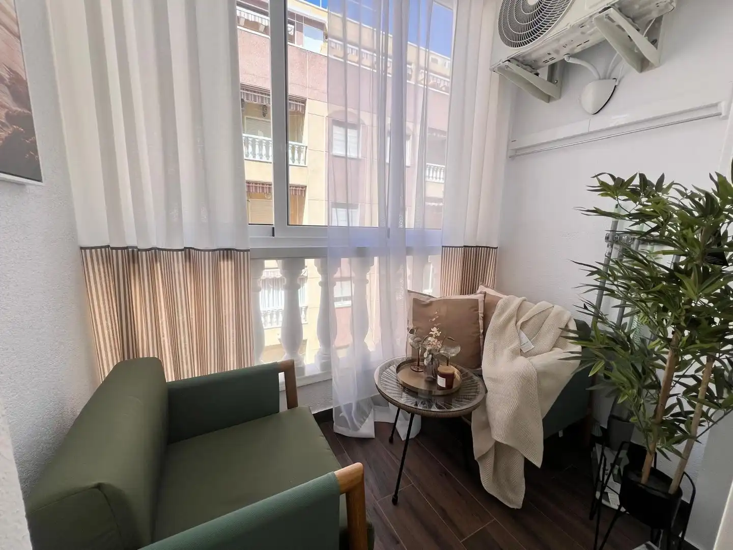 Terraza de Apartamento de alquiler en Torrevieja con Aire acondicionado, Calefacción y Terraza