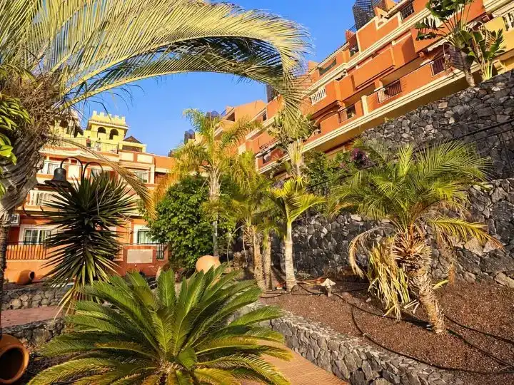 Vista exterior de Apartament en venda en Arona amb Aire condicionat, Piscina i Balcó