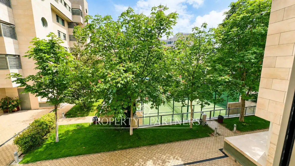 Exterior view of Apartments for sale in Madrid  with Air Conditioner, Heating and Private garden