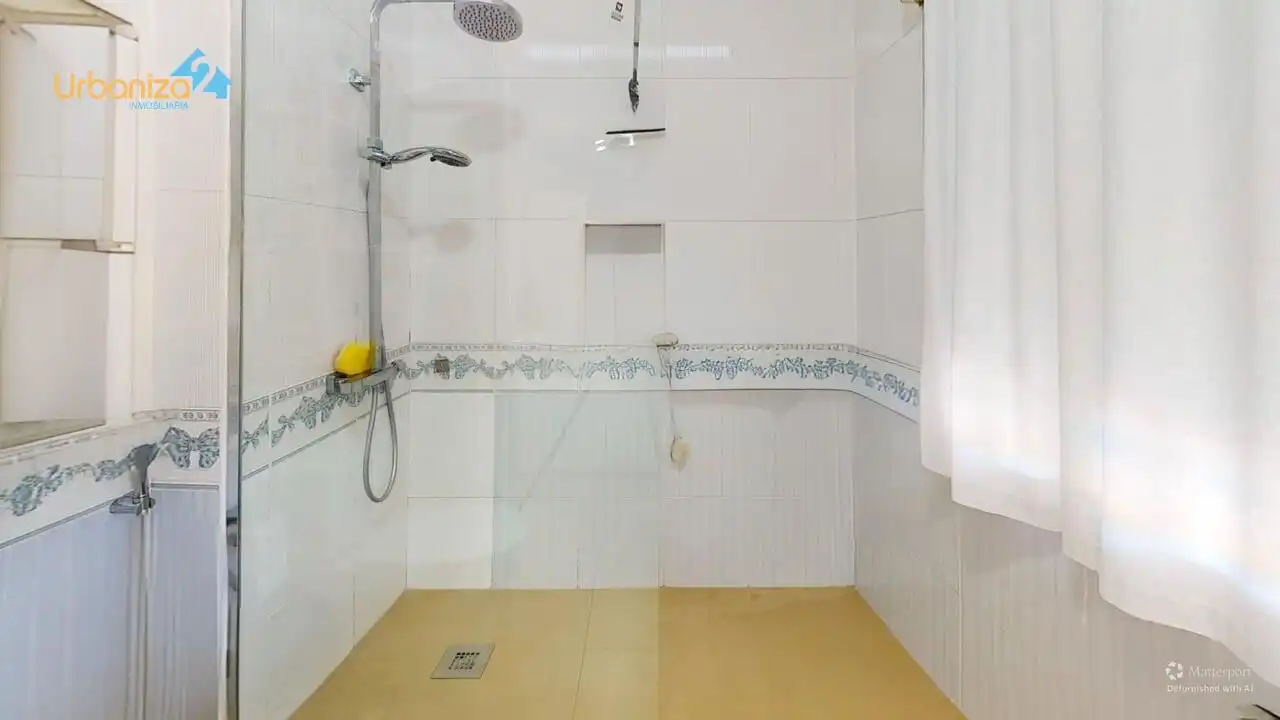 Baño de Casa o chalet en venta en Badajoz con Aire acondicionado, Calefacción y Jardín privado