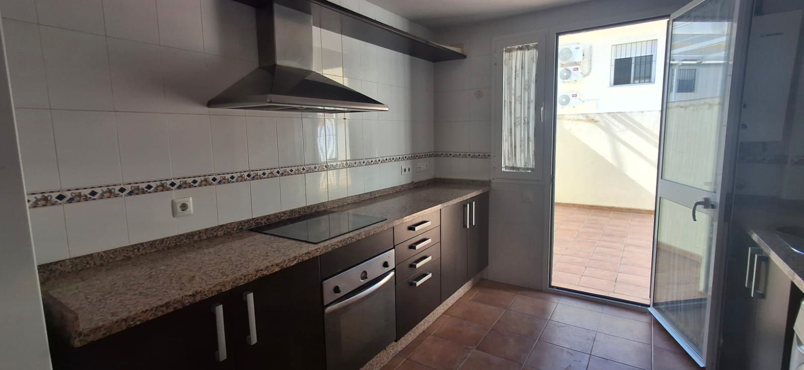 Kitchen of Single-family semi-detached for sale in Dos Hermanas  with Air Conditioner, Private garden and Terrace