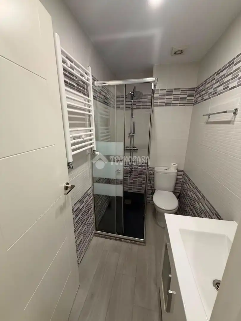 Bathroom of Flat for rent in Getafe  with Air Conditioner, Heating and Furnished
