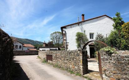 Exterior view of House or chalet for sale in Cabezón de la Sal