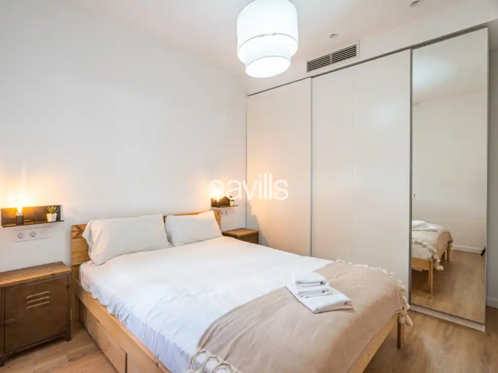 Dormitori de Apartament en venda en Barcelona amb Aire condicionat, Moblat i Forn