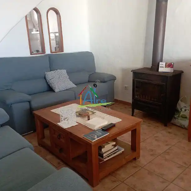 Wohnzimmer von Einfamilien-Reihenhaus zur Miete in Almonte mit Klimaanlage und Terrasse