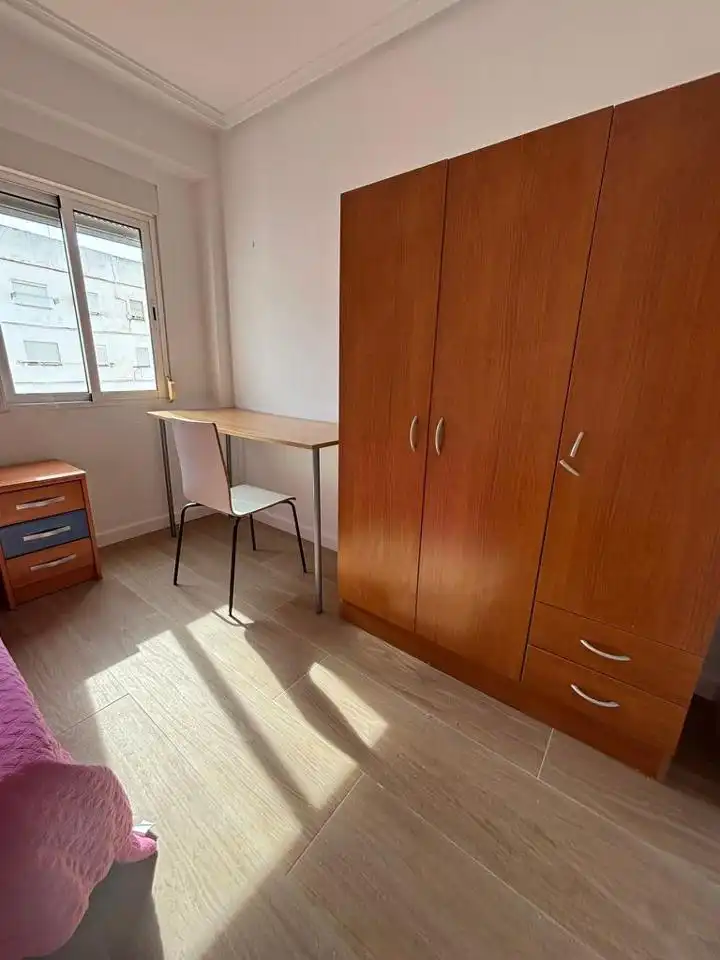 Habitación de Piso de alquiler en Valencia con Aire acondicionado y Amueblado