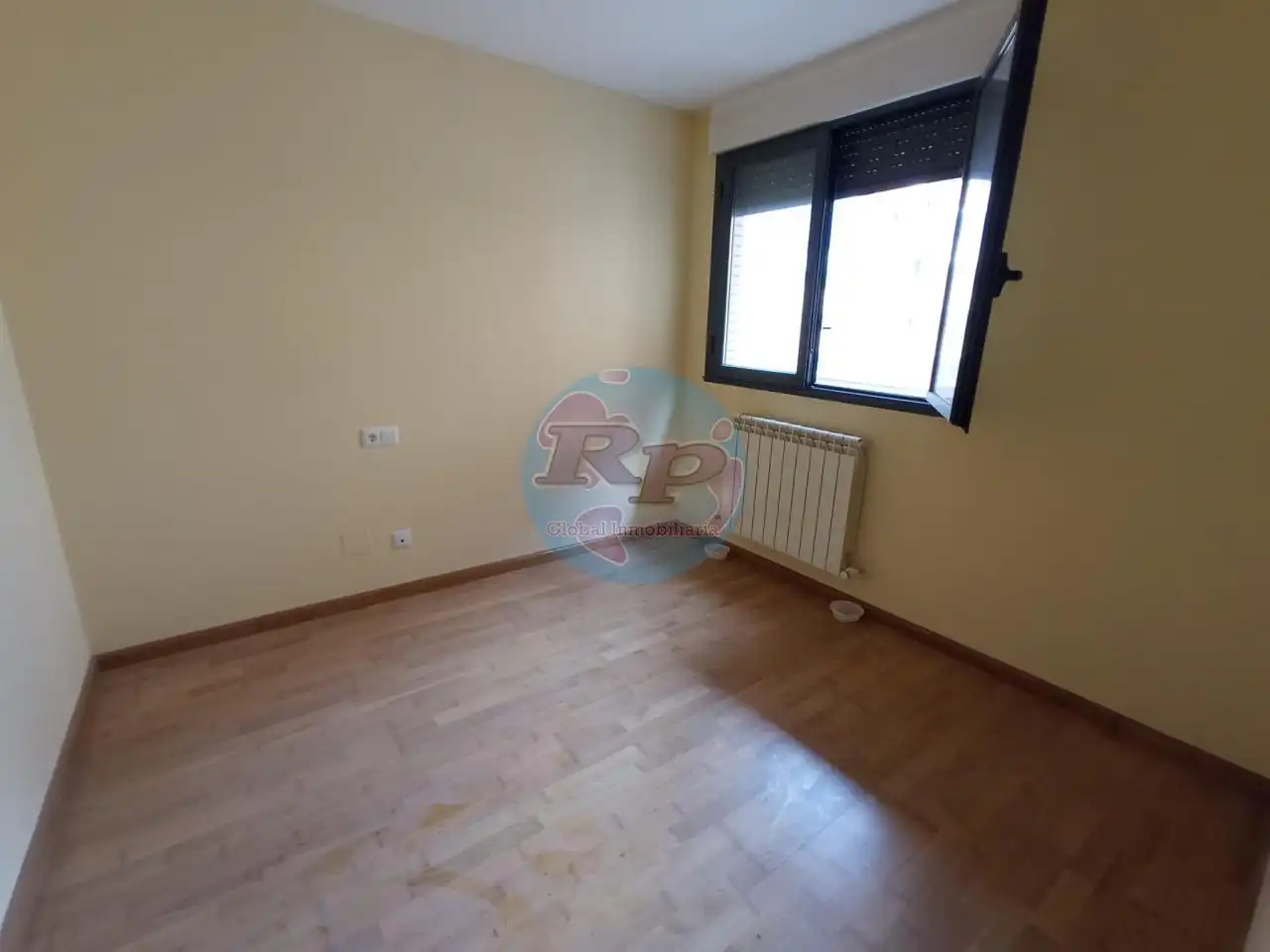 Habitación de Piso en venta en León Capital  con Calefacción, Parquet y Terraza
