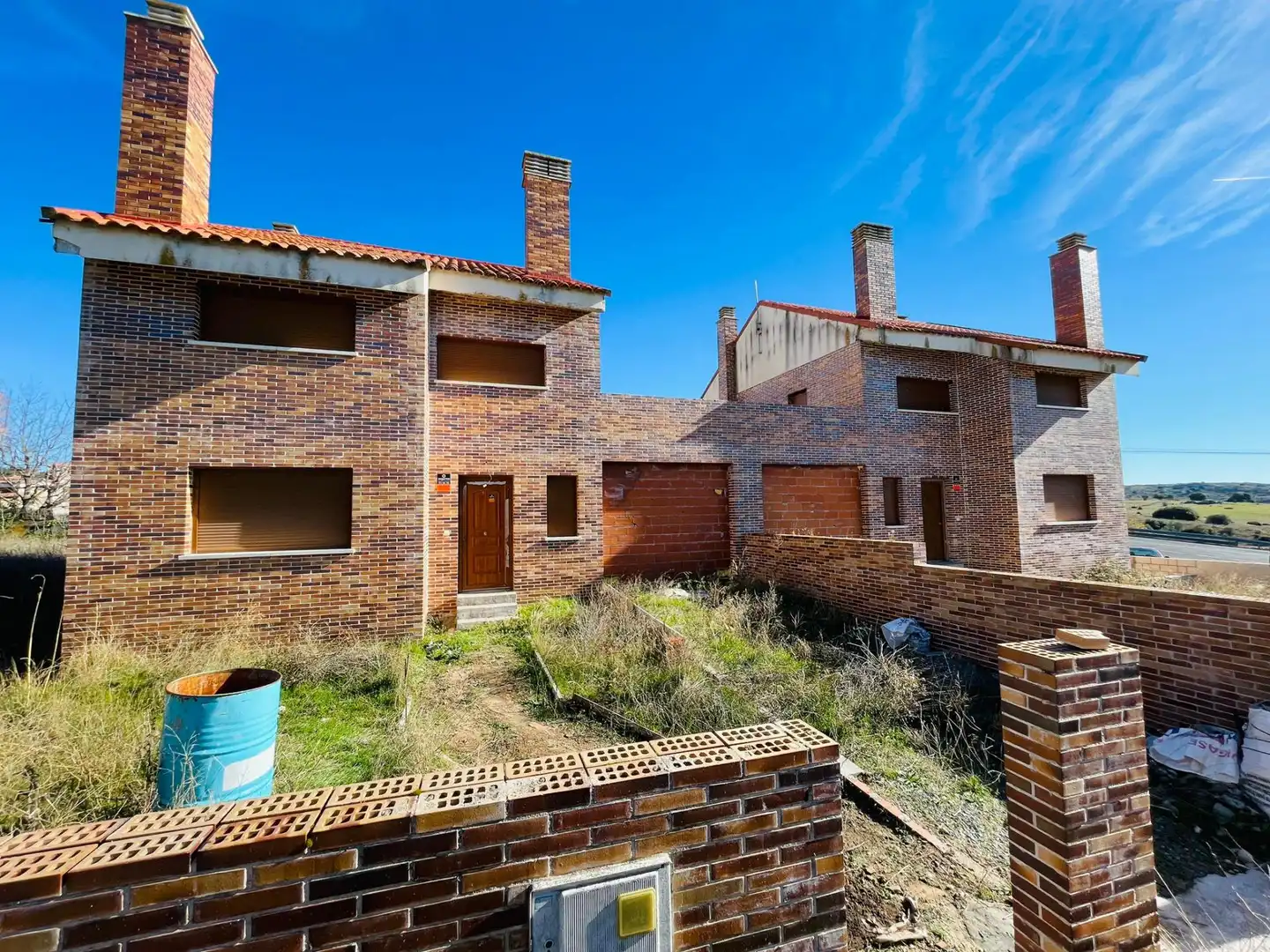 Vista exterior de Casa adosada en venta en Navalperal de Pinares con Jardín privado, Terraza y Alarma