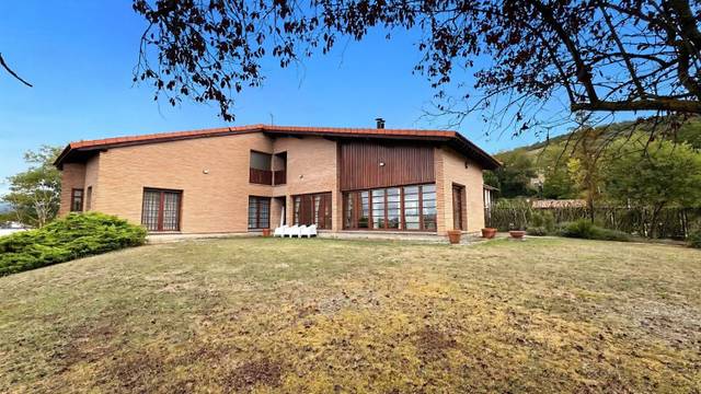 Casa-chalet en Venta en ARGOMANIZ en Elburgo / Burgelu