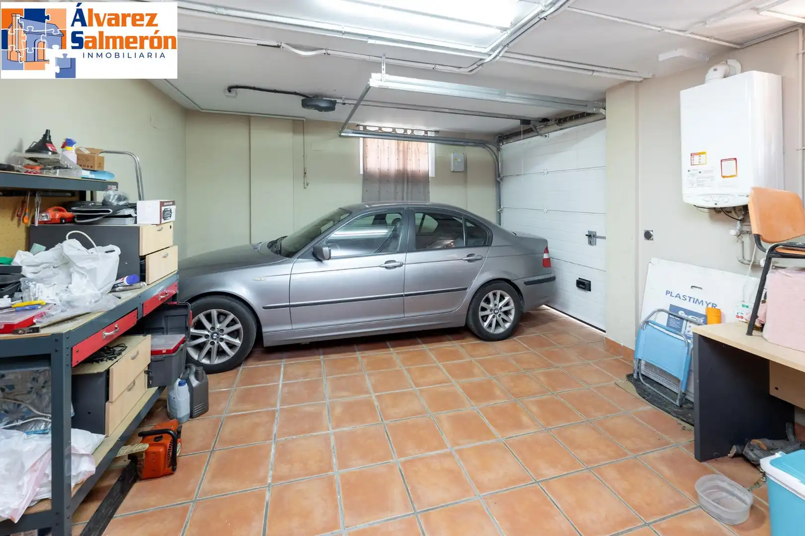 Parking de Casa o chalet en venta en Huétor Vega con Aire acondicionado, Calefacción y Jardín privado