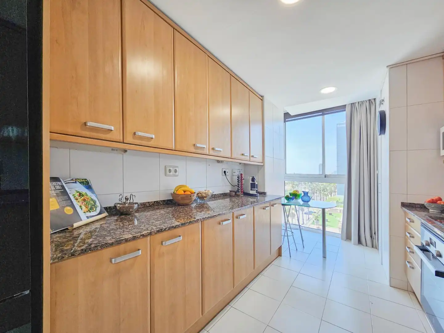 Küche von Wohnung zum Verkauf in Barcelona mit Klimaanlage, Heizung und Balkon