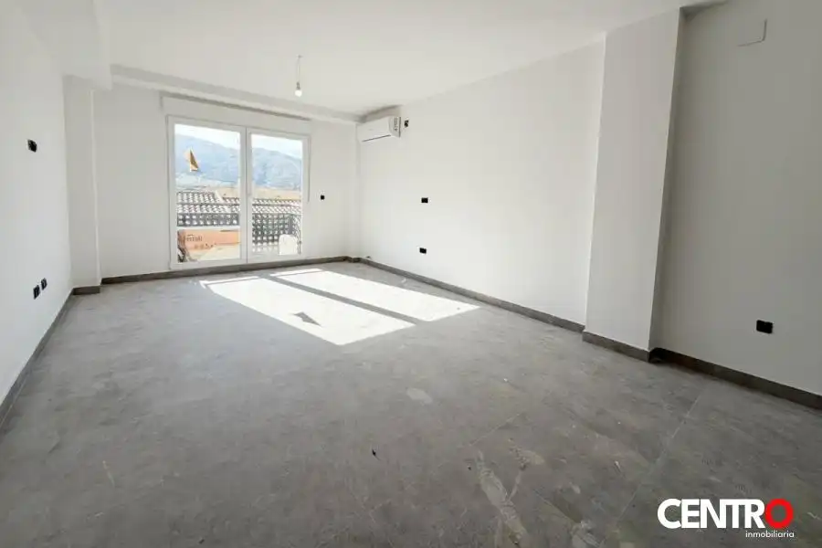 Wohnzimmer von Wohnung zum Verkauf in Cenes de la Vega mit Klimaanlage, Heizung und Privatgarten