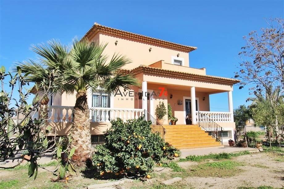 Vista exterior de Casa o xalet en venda en Lorca amb Aire condicionat, Calefacció i Jardí privat