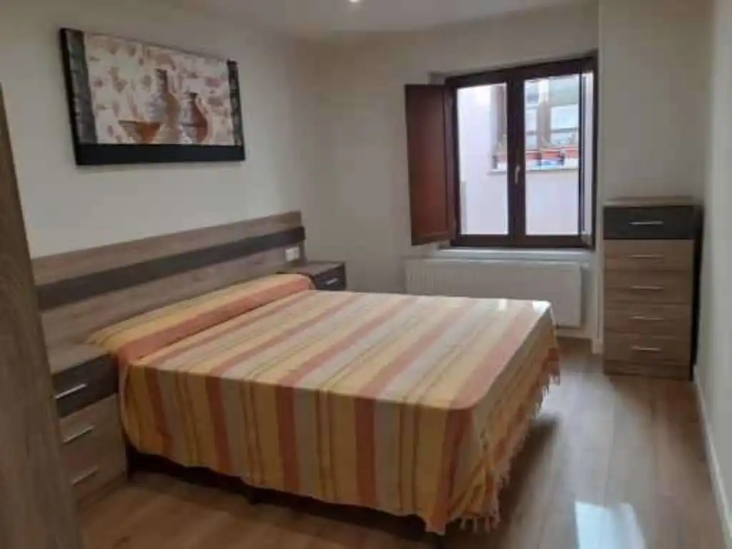 Habitación de Apartamento en venta en Burgos con Calefacción y Amueblado