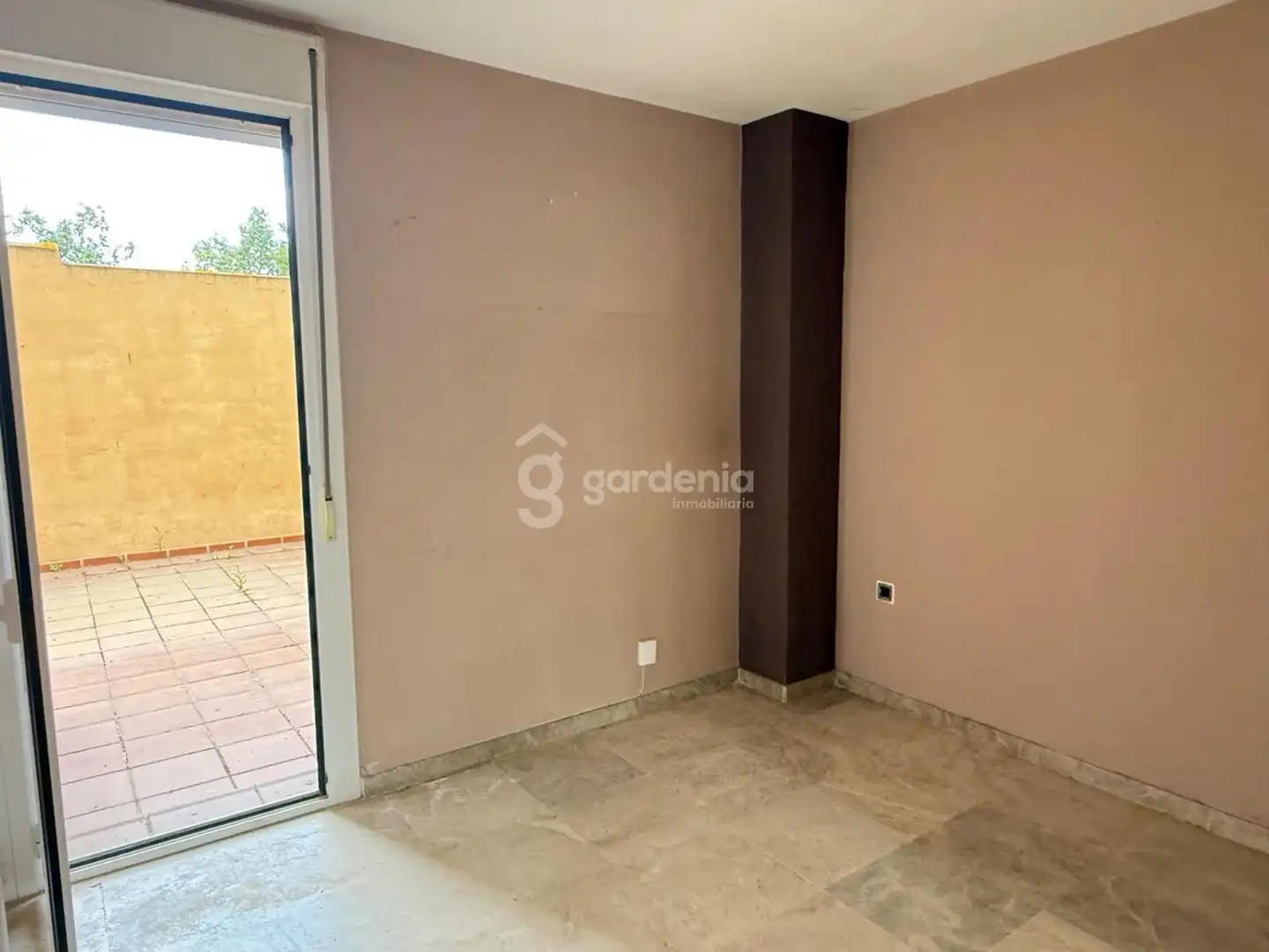Jardín de Casa adosada en venta en Castilleja de la Cuesta con Aire acondicionado y Terraza