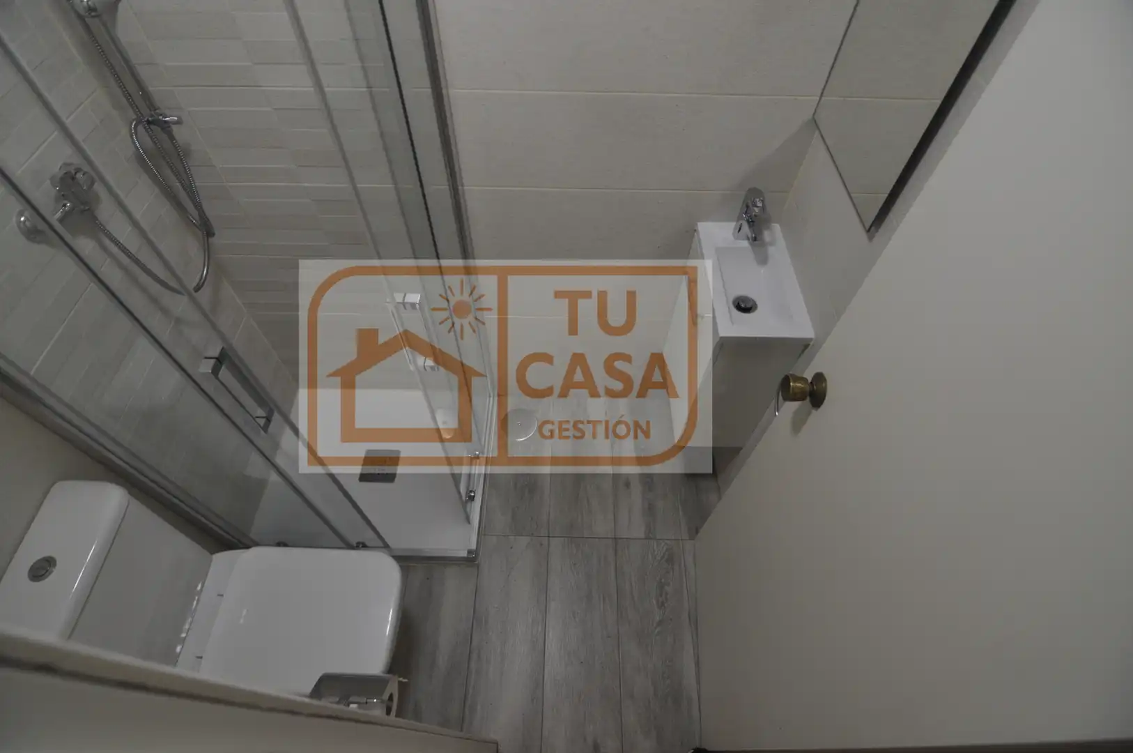 Bany de Pis en venda en Madrid amb Calefacció, Parquet i Terrassa
