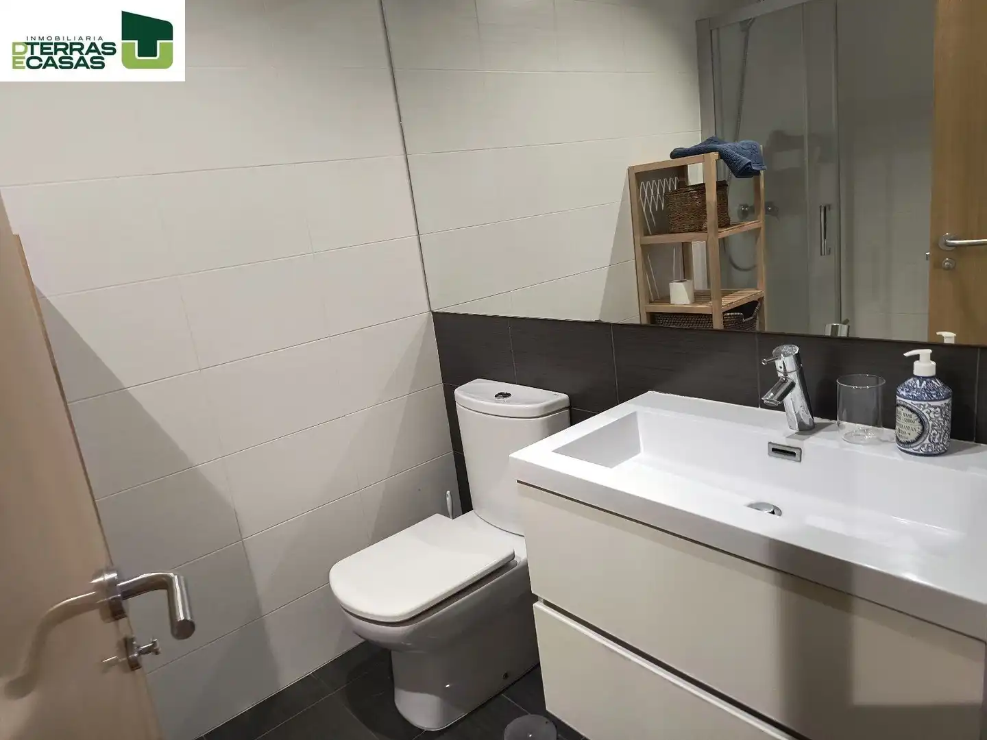 Bathroom of Flat for rent in Bueu  with Air Conditioner, Heating and Furnished