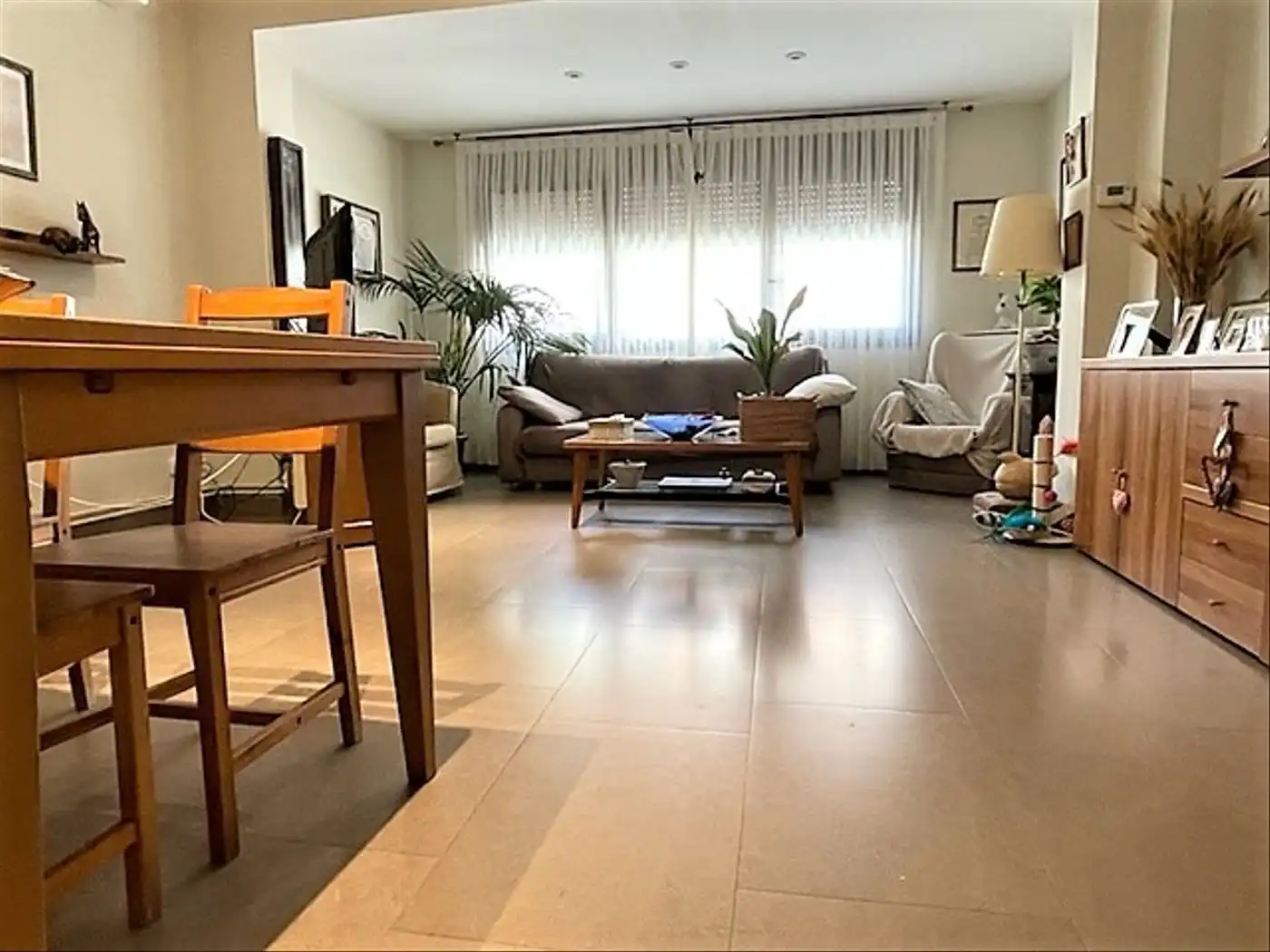Sala d'estar de Casa o xalet en venda en Sant Boi de Llobregat amb Aire condicionat, Parquet i Terrassa