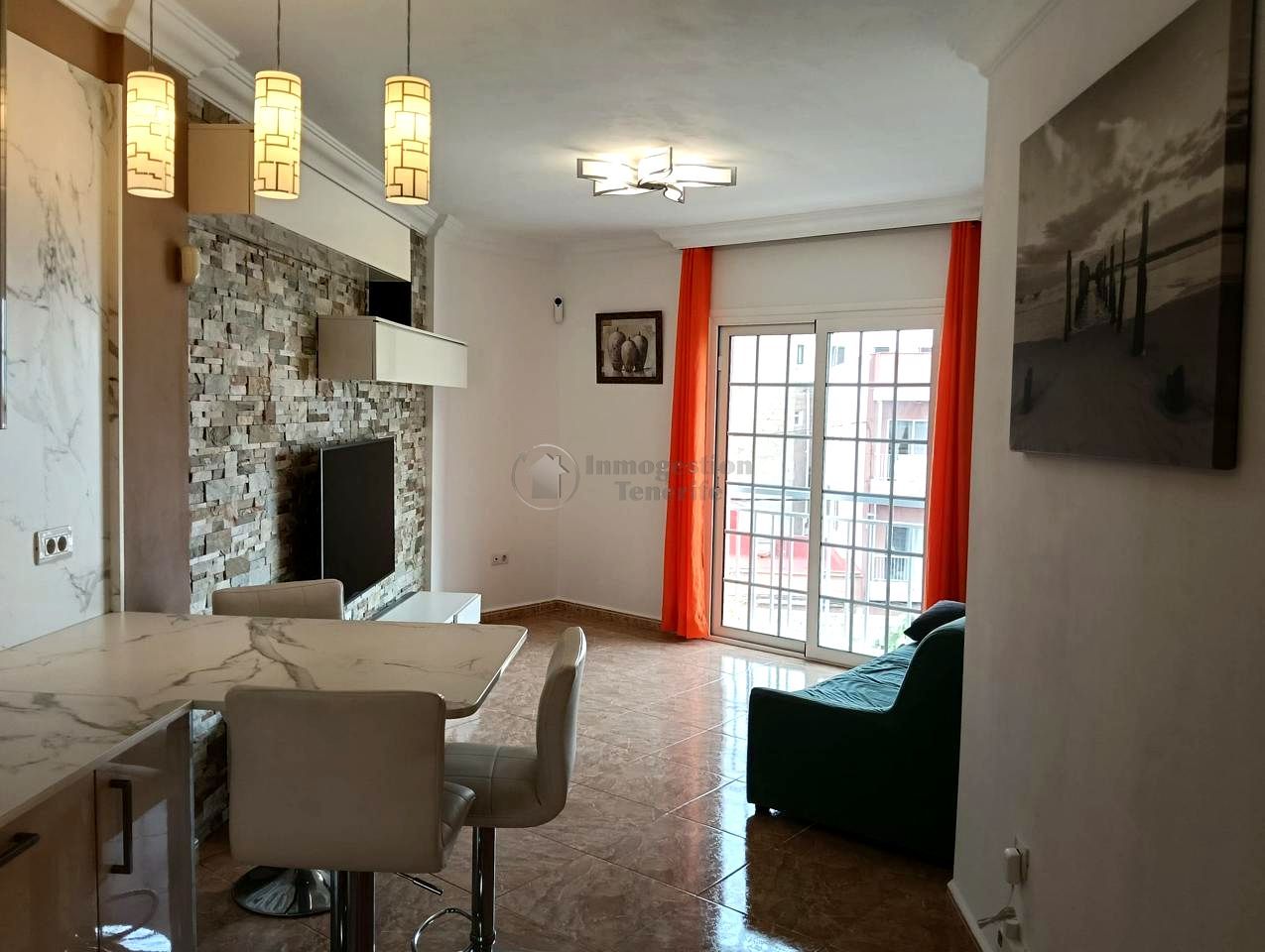 Sala d'estar de Apartament en venda en San Cristóbal de la Laguna amb Aire condicionat, Terrassa i Moblat
