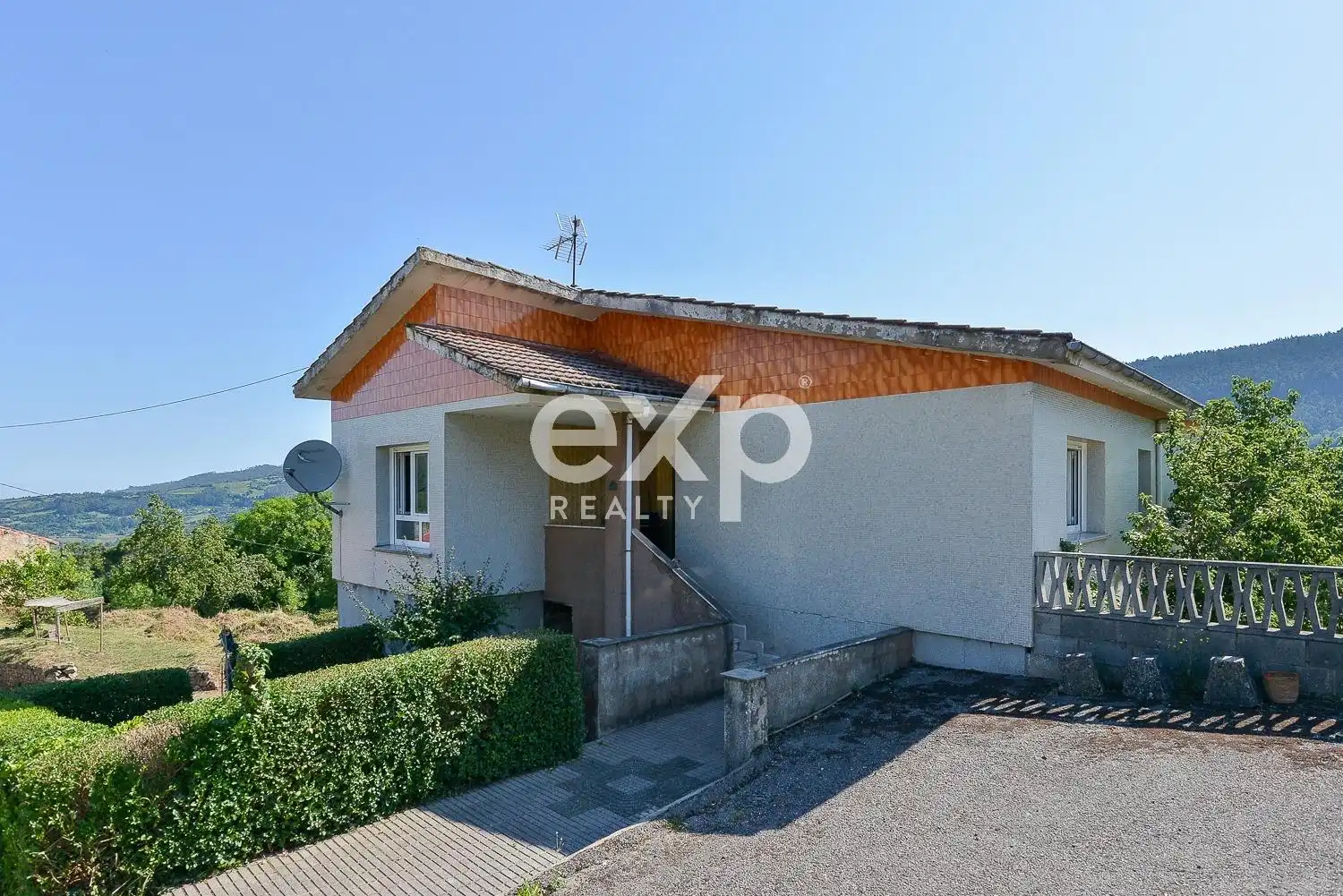 House with garden for sale in Camino CALEYU-FANO 319