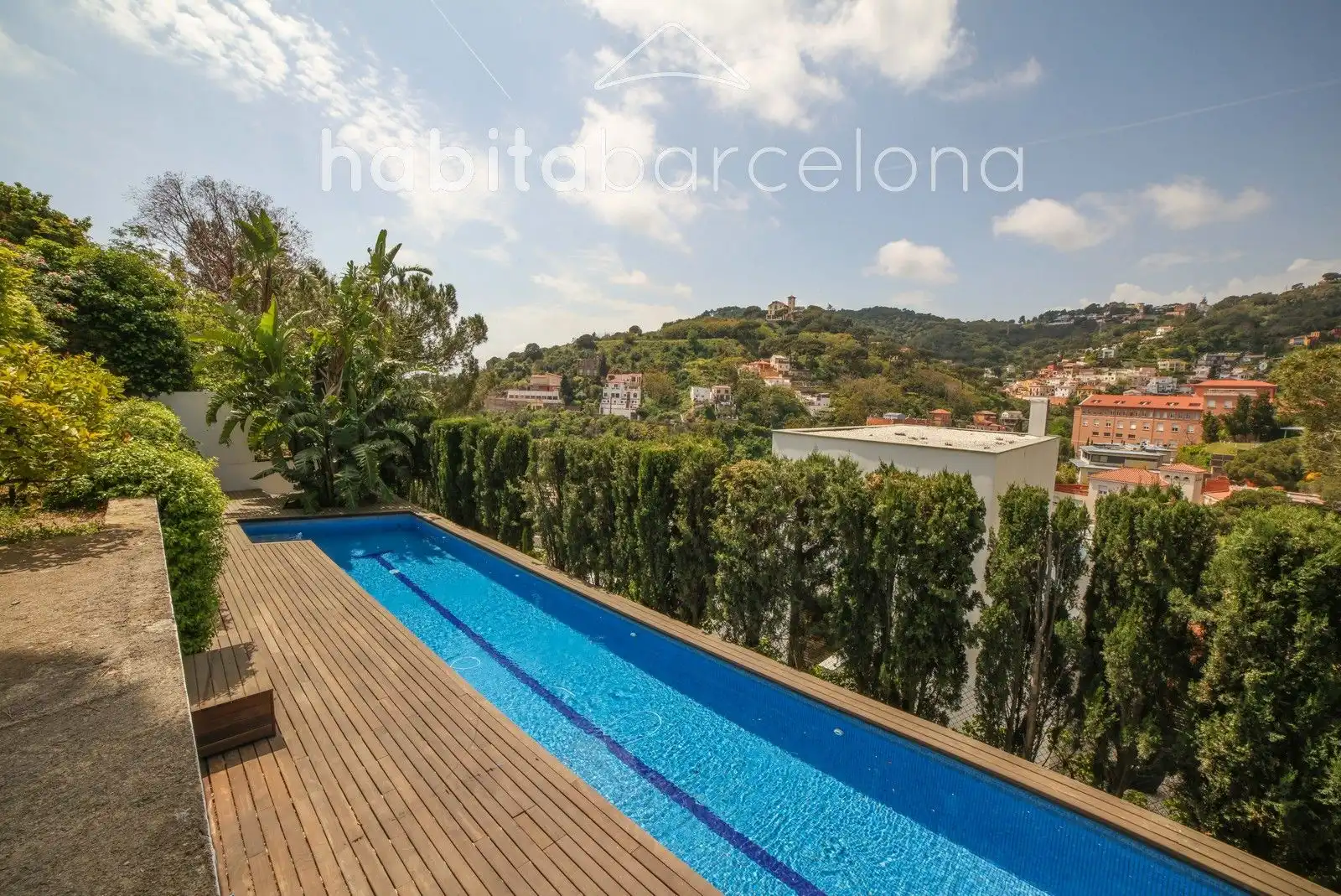 Swimming pool of Houses for rent in Barcelona  with Air Conditioner, Heating and Private garden