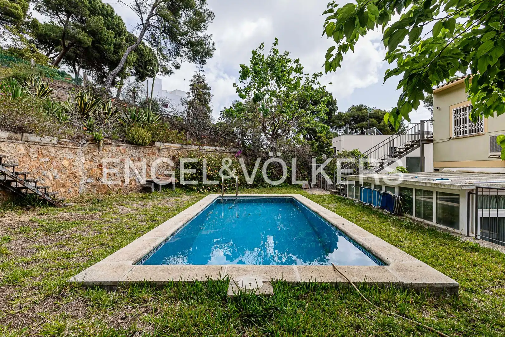 Piscina de Casa o xalet en venda en Castelldefels amb Aire condicionat, Calefacció i Jardí privat