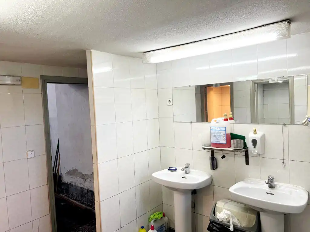 Baño de Nave industrial de alquiler en Torrejón de Ardoz con Calefacción