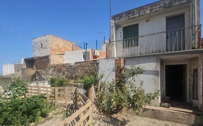 Vista exterior de Casa adosada en venda en Càlig amb Jardí privat, Terrassa i Traster