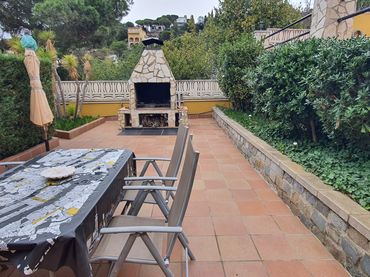 Casa con balcone in vendita a Carrer de la Casa Rodona 847