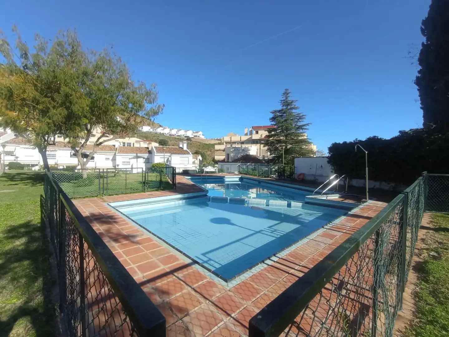 Piscina de Casa adosada en venda en Málaga amb Aire condicionat, Terrassa i Piscina comunitària