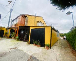 Vista exterior de Casa o xalet en venda en Torrelavega  amb Terrassa i Balcó