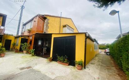 Vista exterior de Casa o xalet en venda en Torrelavega  amb Calefacció, Terrassa i Traster