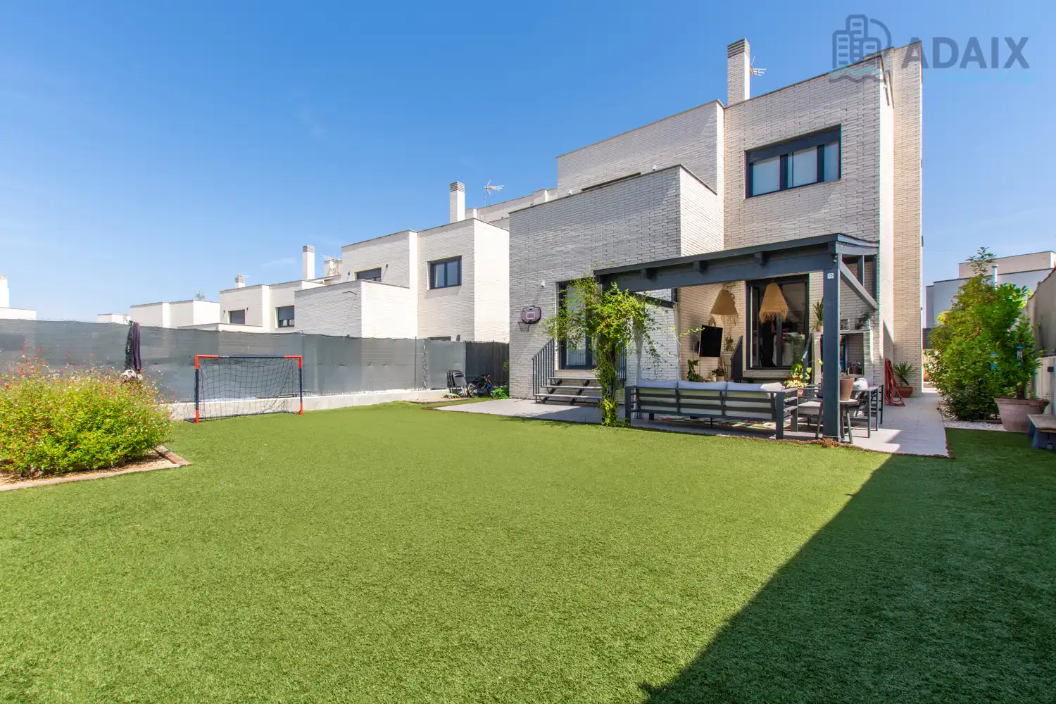 Villa mit Garten zum Verkauf in Calle de Melilla