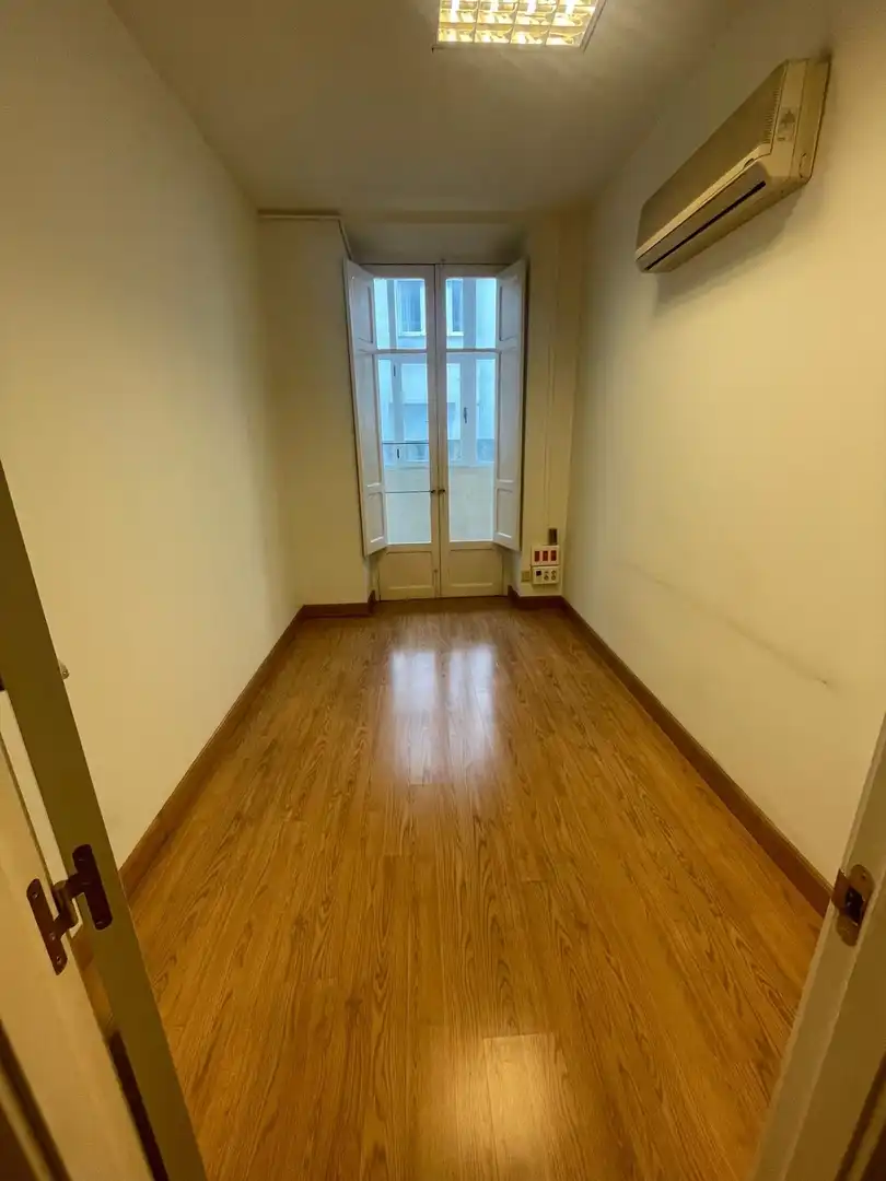 Office space with lift to rent in Calle Calle Miguel Iscar, imagen 18